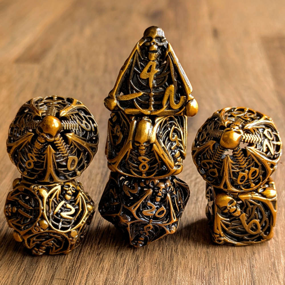 Gold Skull Macabre Dice Set