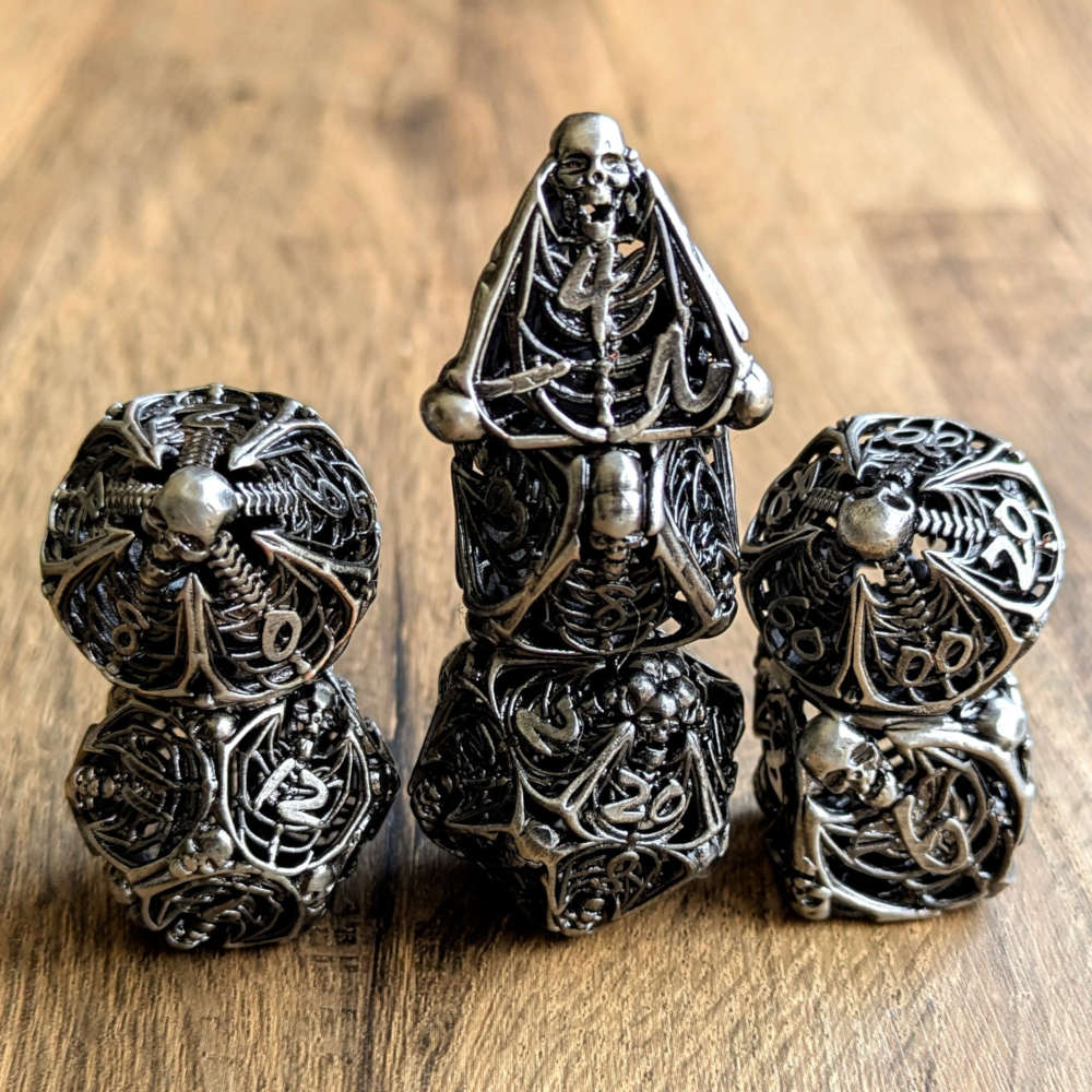 Silver Skull Macabre Dice Set