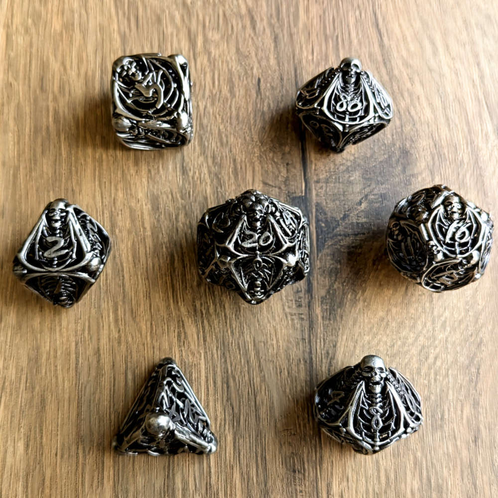 Silver Skull Macabre Dice Set