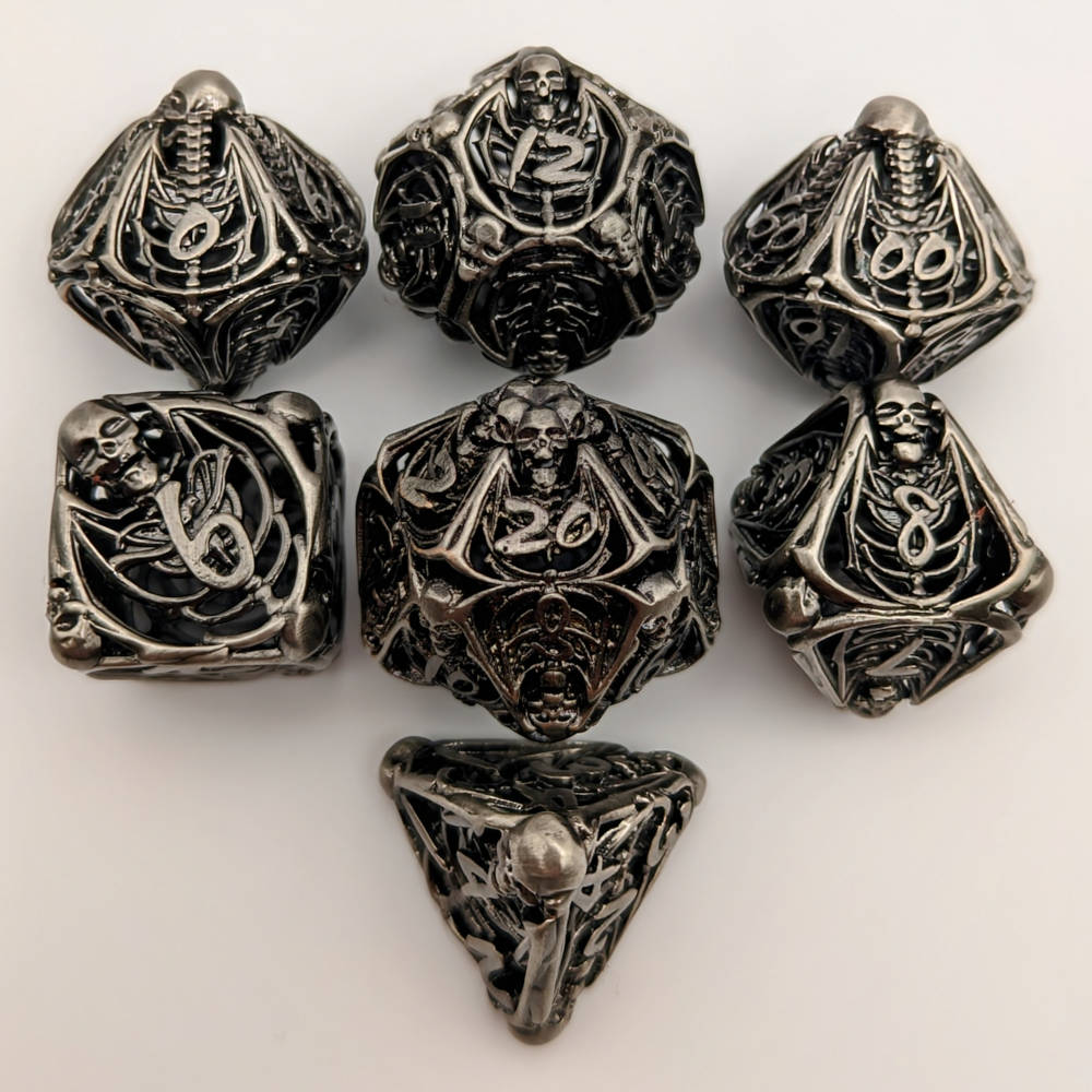 Silver Skull Macabre Dice